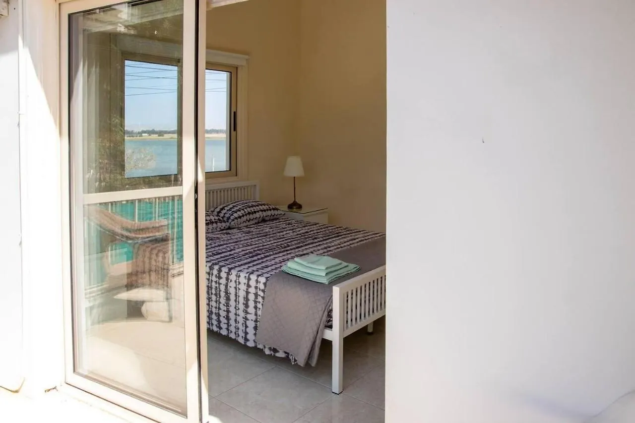 Captivating Lake & Oceanview Getaway House Meneou