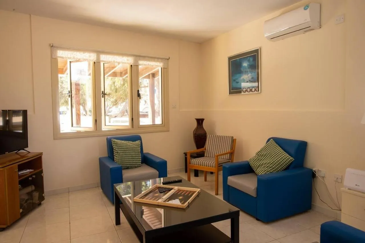 Dom wakacyjny Captivating Lake & Oceanview Getaway House Meneou Cypr