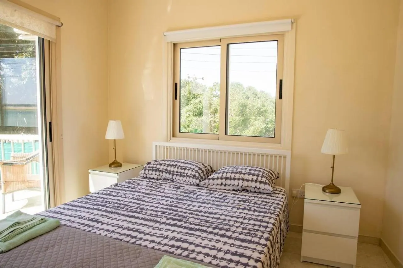 Dom wakacyjny Captivating Lake & Oceanview Getaway House Meneou